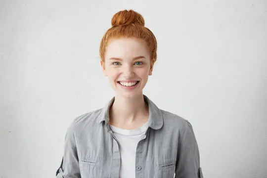 用户在手机上使用BB体育APP